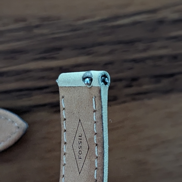 Women's Fossil Watch with Interchangeable Leather Bands - Picture 6 of 8